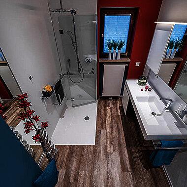 Badezimmer in abgestimmter Farbkombination