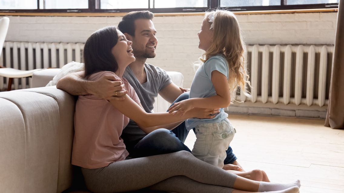 Kleine Familie heizt mit Gas