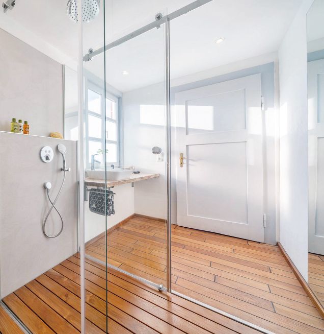 Modernes Badezimmer im Altbau