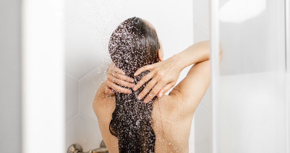 Nach dem Dampfbad unter die Dusche