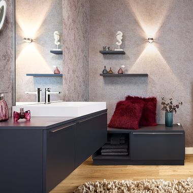 Warme Atmosphäre im Badezimmer durch passende Farbkonzepte