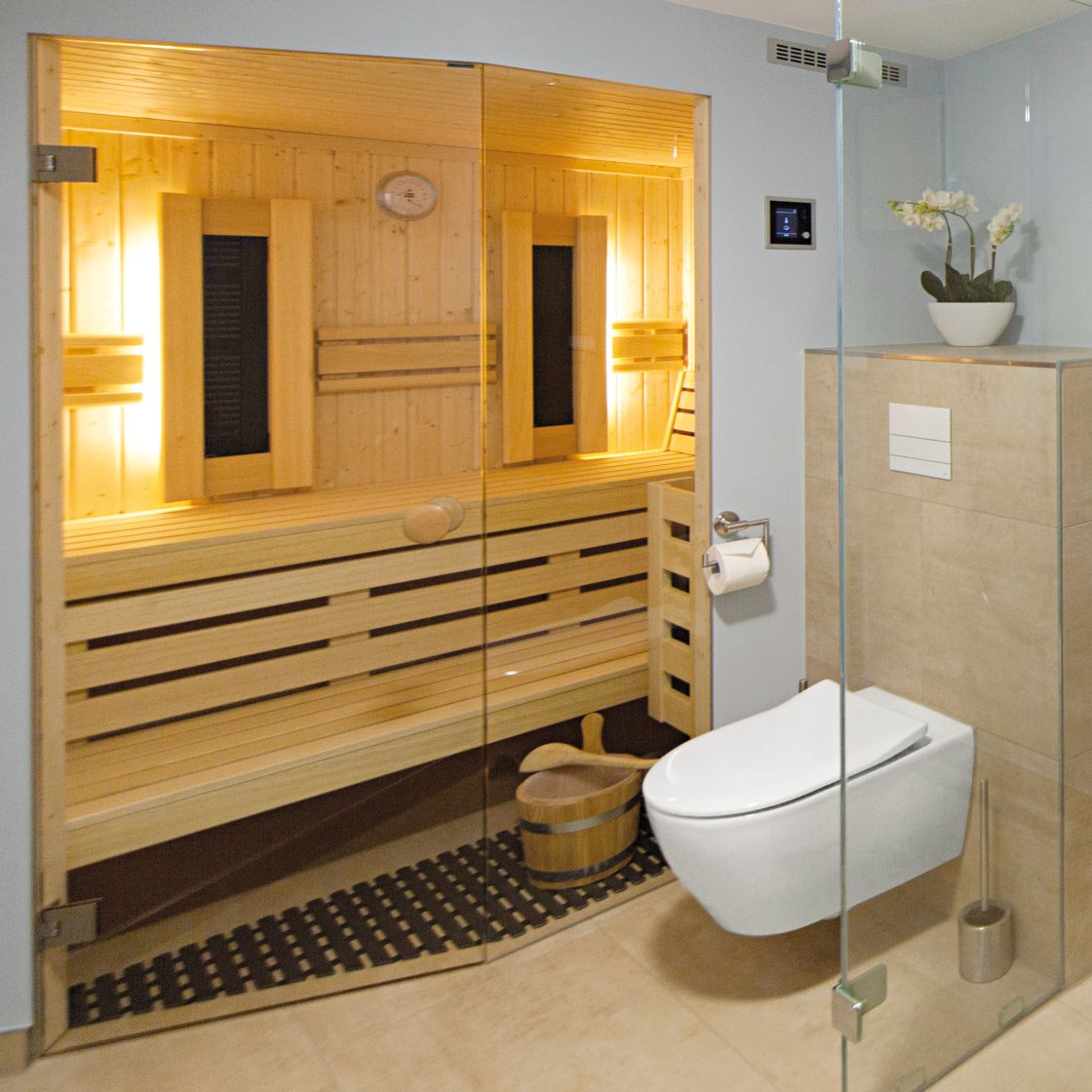 Wellness-Bad mit integrierter Sauna