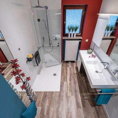 Badezimmer in abgestimmter Farbkombination