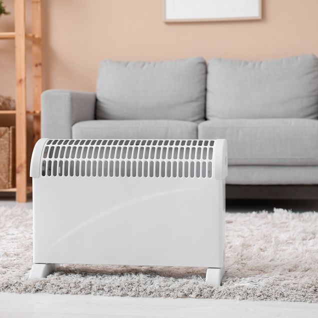 Elektrischer Radiator im Wohnraum.