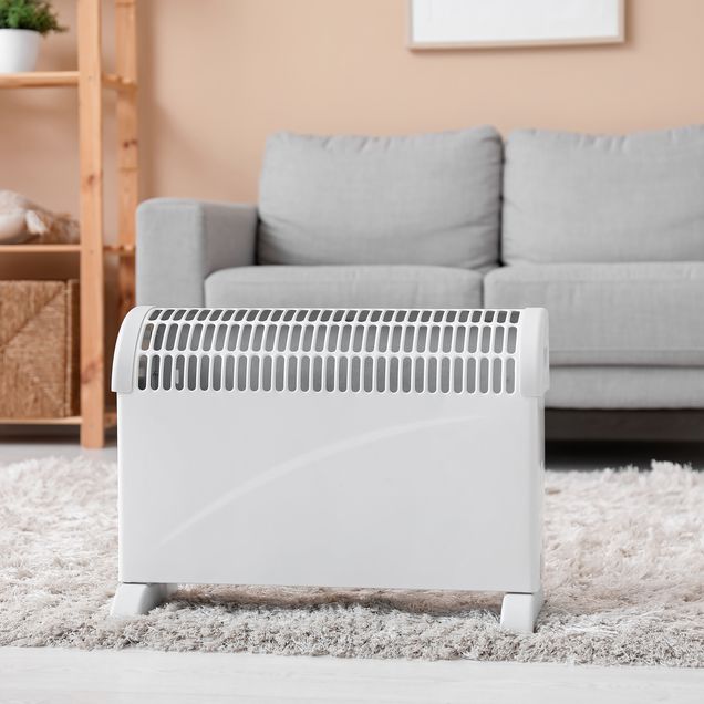Elektrischer Radiator im Wohnraum.