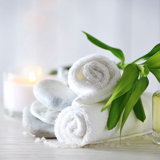 Badezimmer Accessoires mit Handtüchern