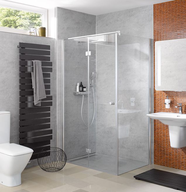 Modernes Duschbad mit Design-Handtuchtrockner