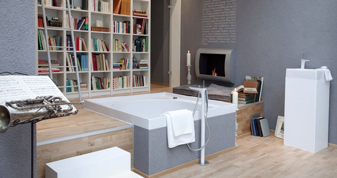 Integrales Bad mit Bibliothek
