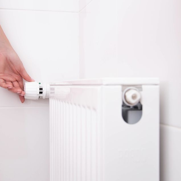 Temperaturregulierung am Flachheizkörper.