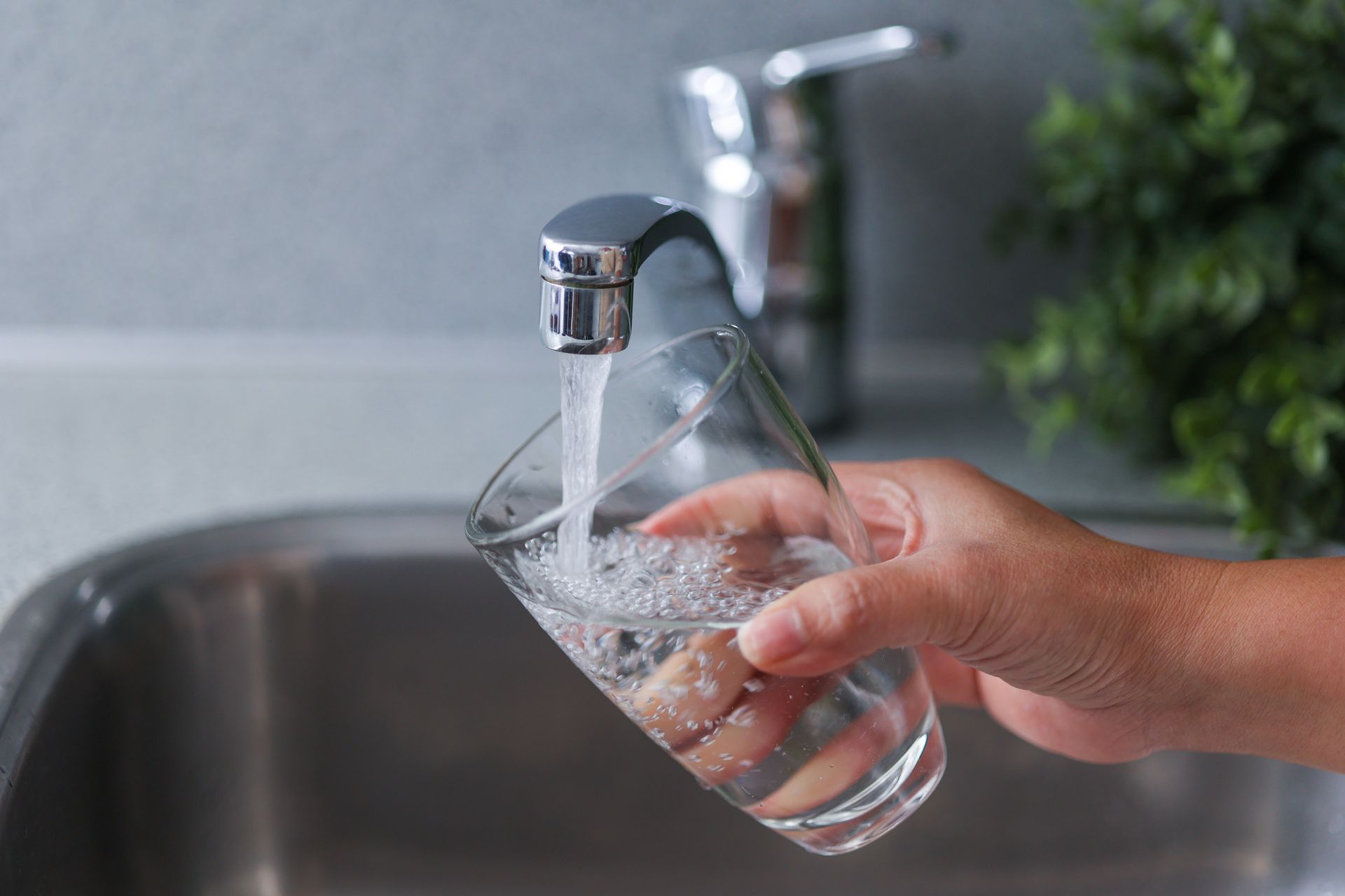 Leitungswasser aus dem Wasserhahn