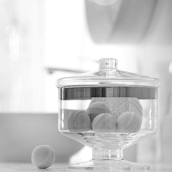 Badekugeln in Glasdose