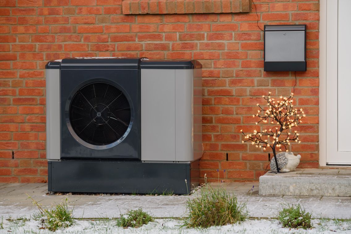 Wärmepumpe an Hauswand
